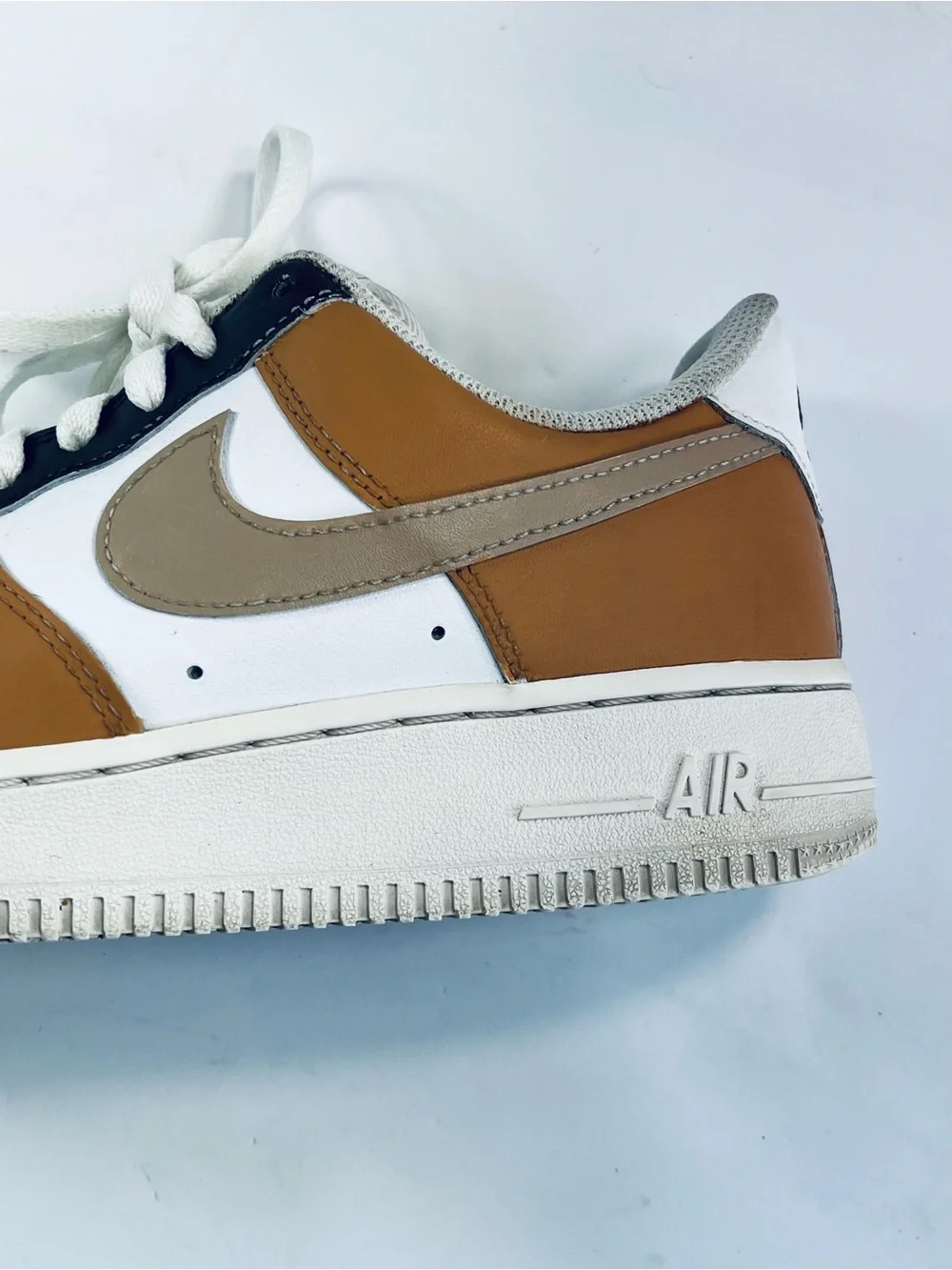 Nike Air Force 1 Low ‘07 Light Brown White Sneakers #DD8969-100 Women’s Size:8